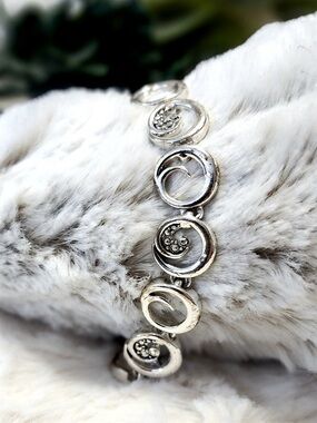Silver-Tone Swirl Link Bracelet – Sculptural Spiral Statement Jewelry